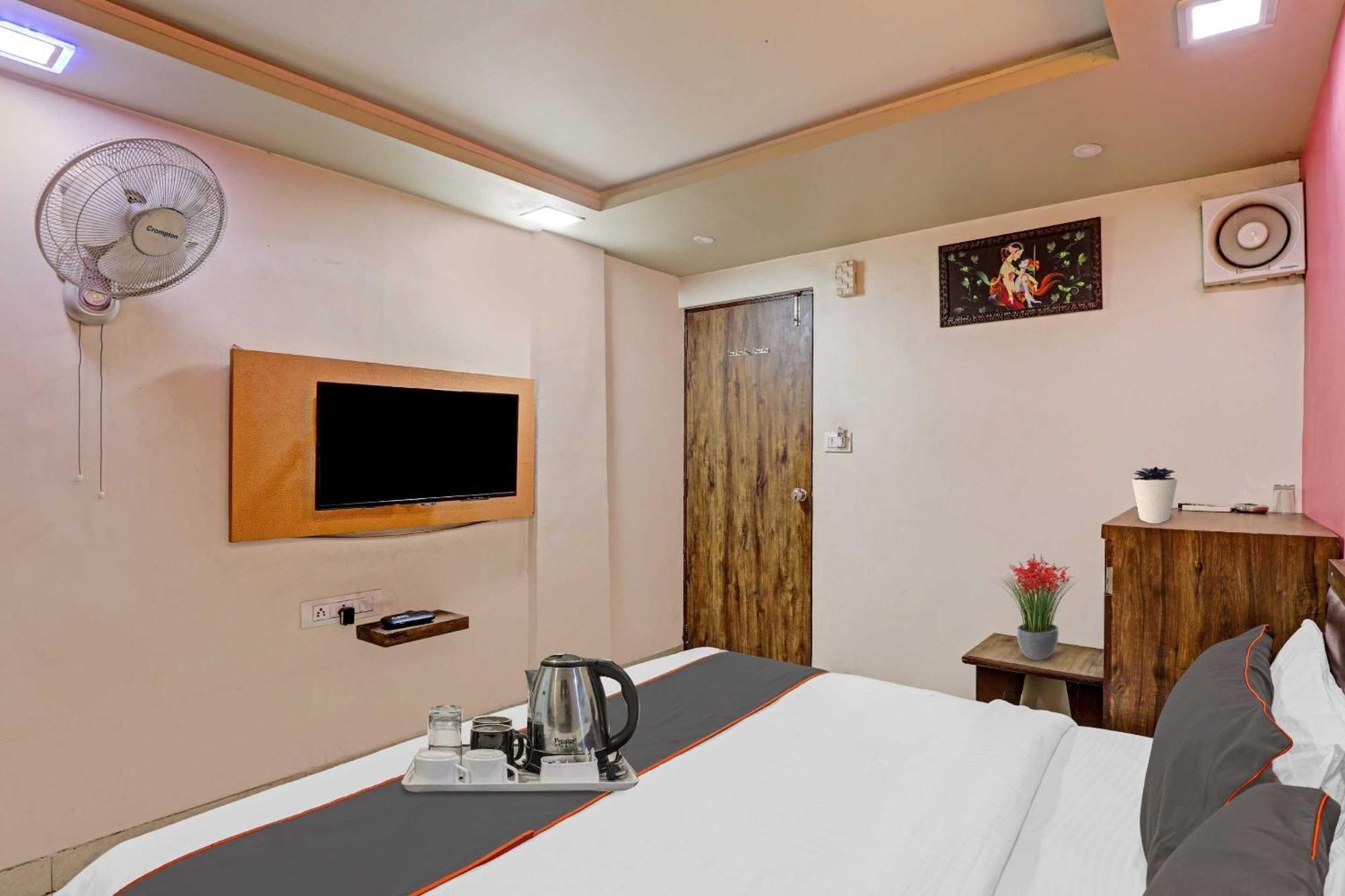 Hotel O Royal Ahmedabad Eksteriør billede