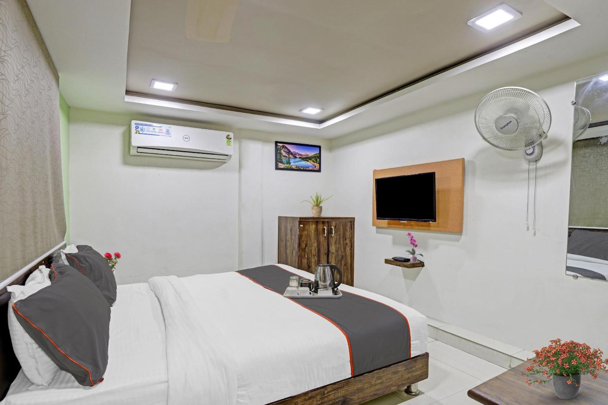 Hotel O Royal Ahmedabad Eksteriør billede