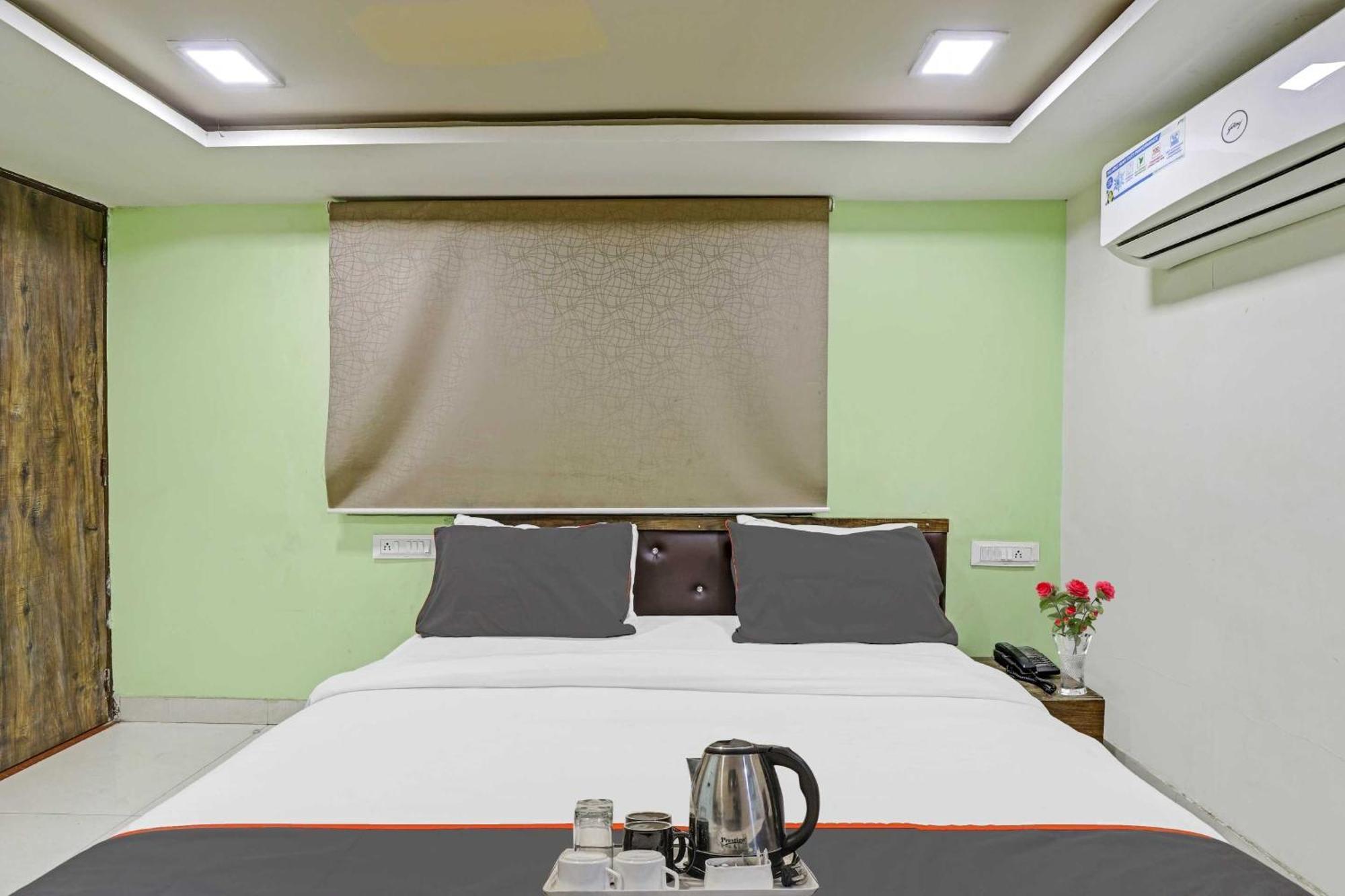 Hotel O Royal Ahmedabad Eksteriør billede