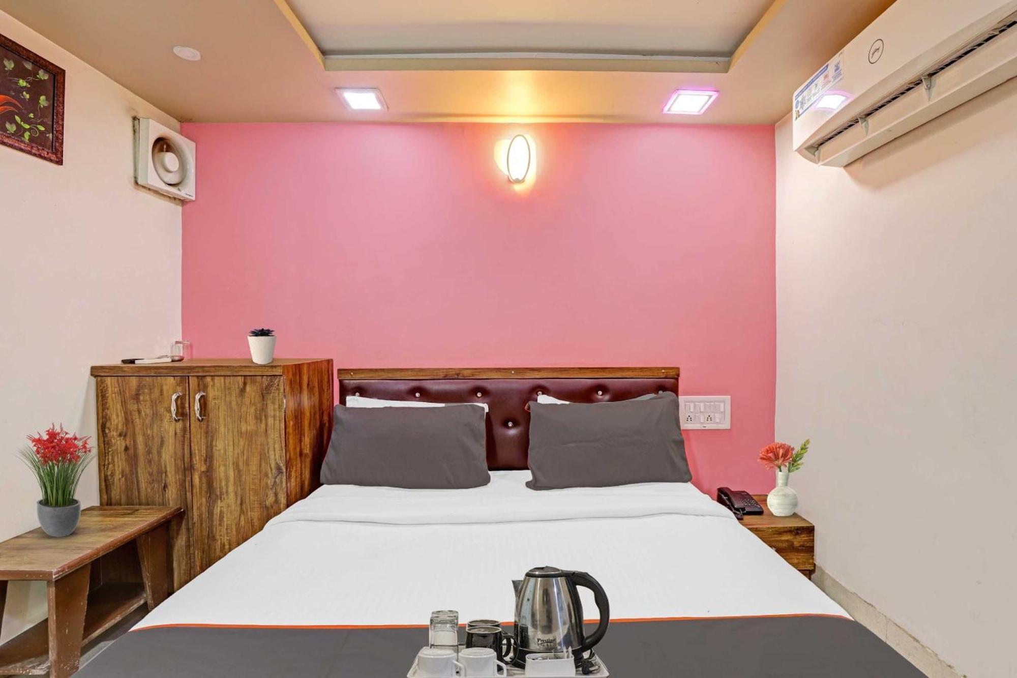 Hotel O Royal Ahmedabad Eksteriør billede
