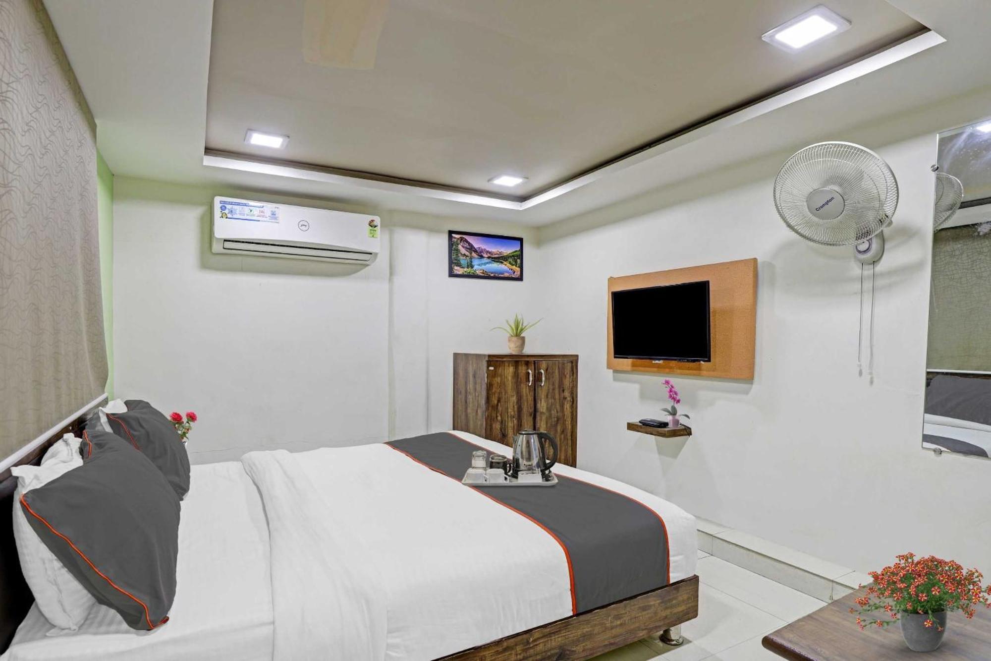 Hotel O Royal Ahmedabad Eksteriør billede