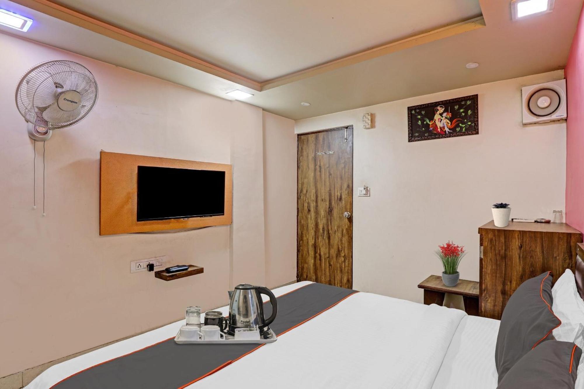 Hotel O Royal Ahmedabad Eksteriør billede