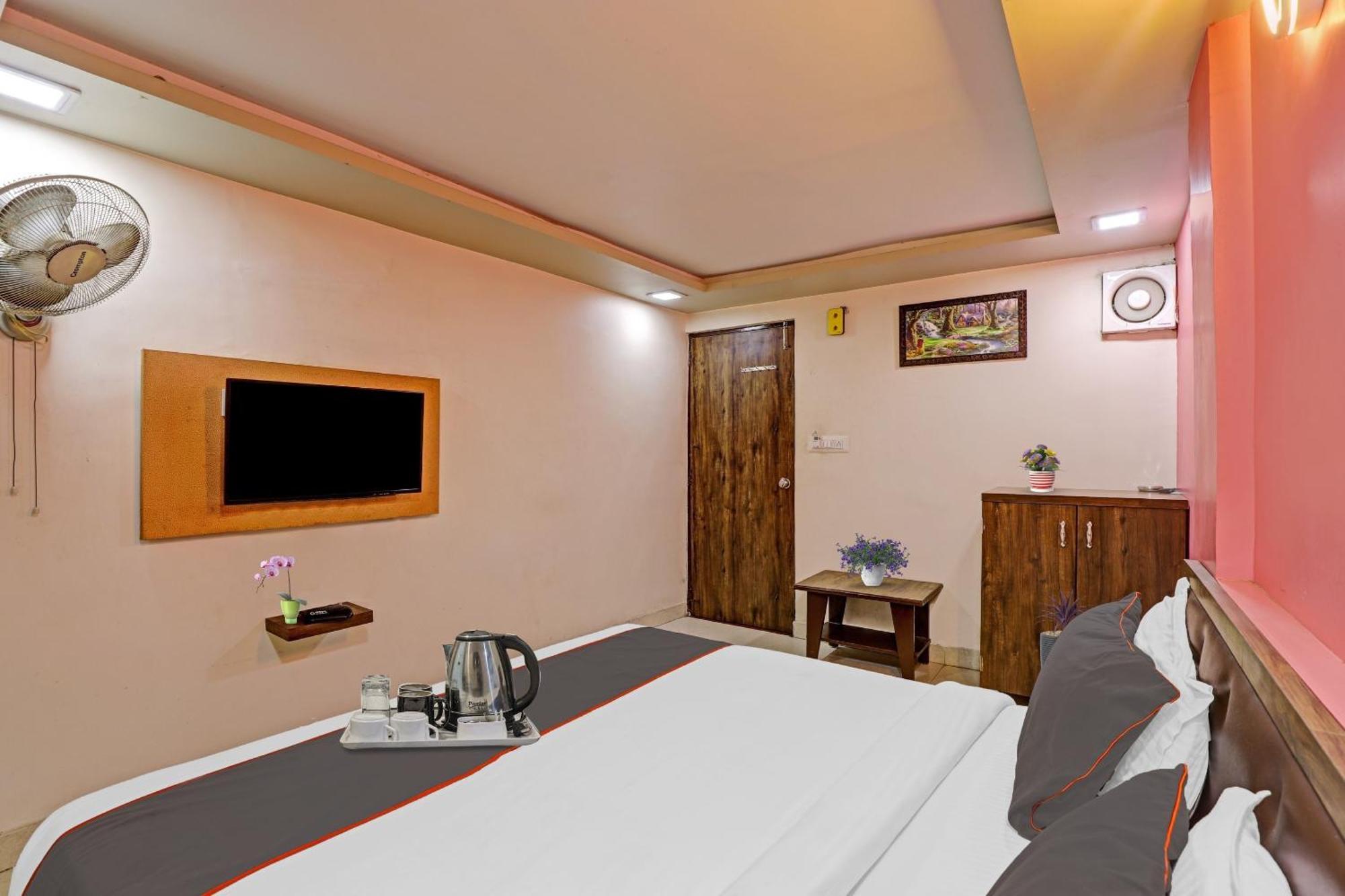 Hotel O Royal Ahmedabad Eksteriør billede