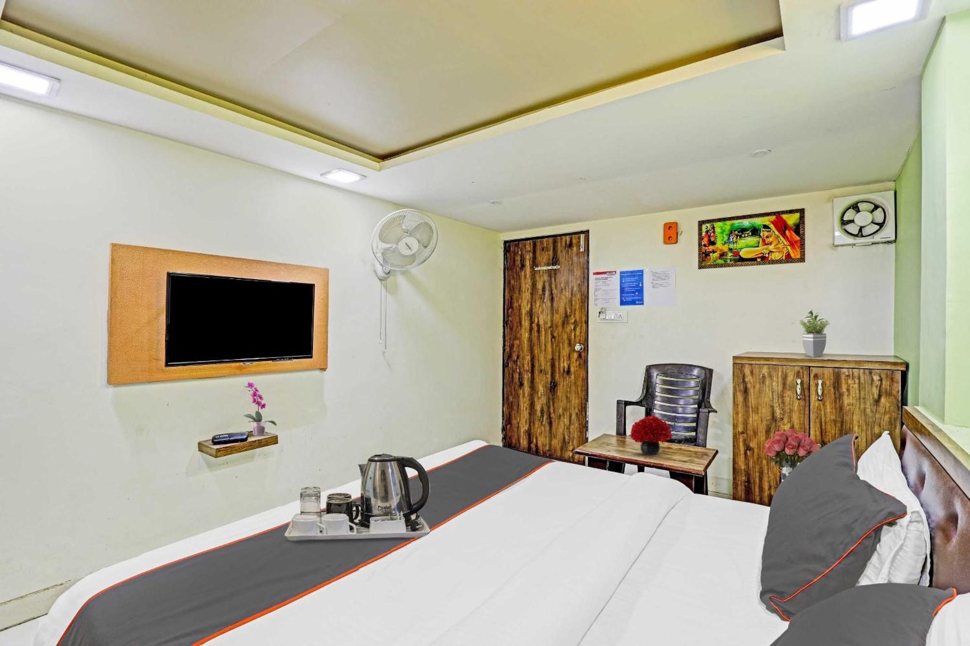 Hotel O Royal Ahmedabad Eksteriør billede