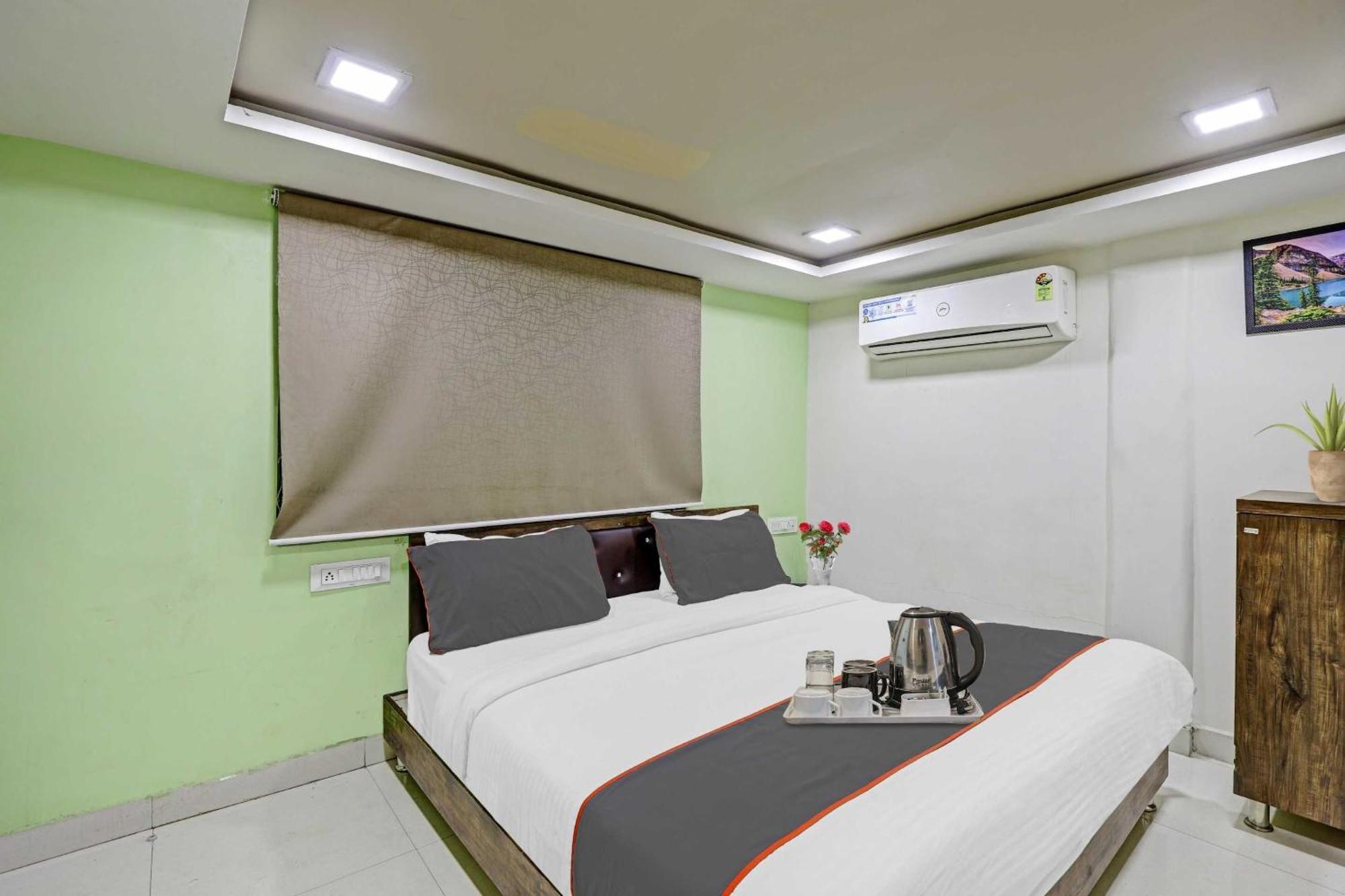 Hotel O Royal Ahmedabad Eksteriør billede