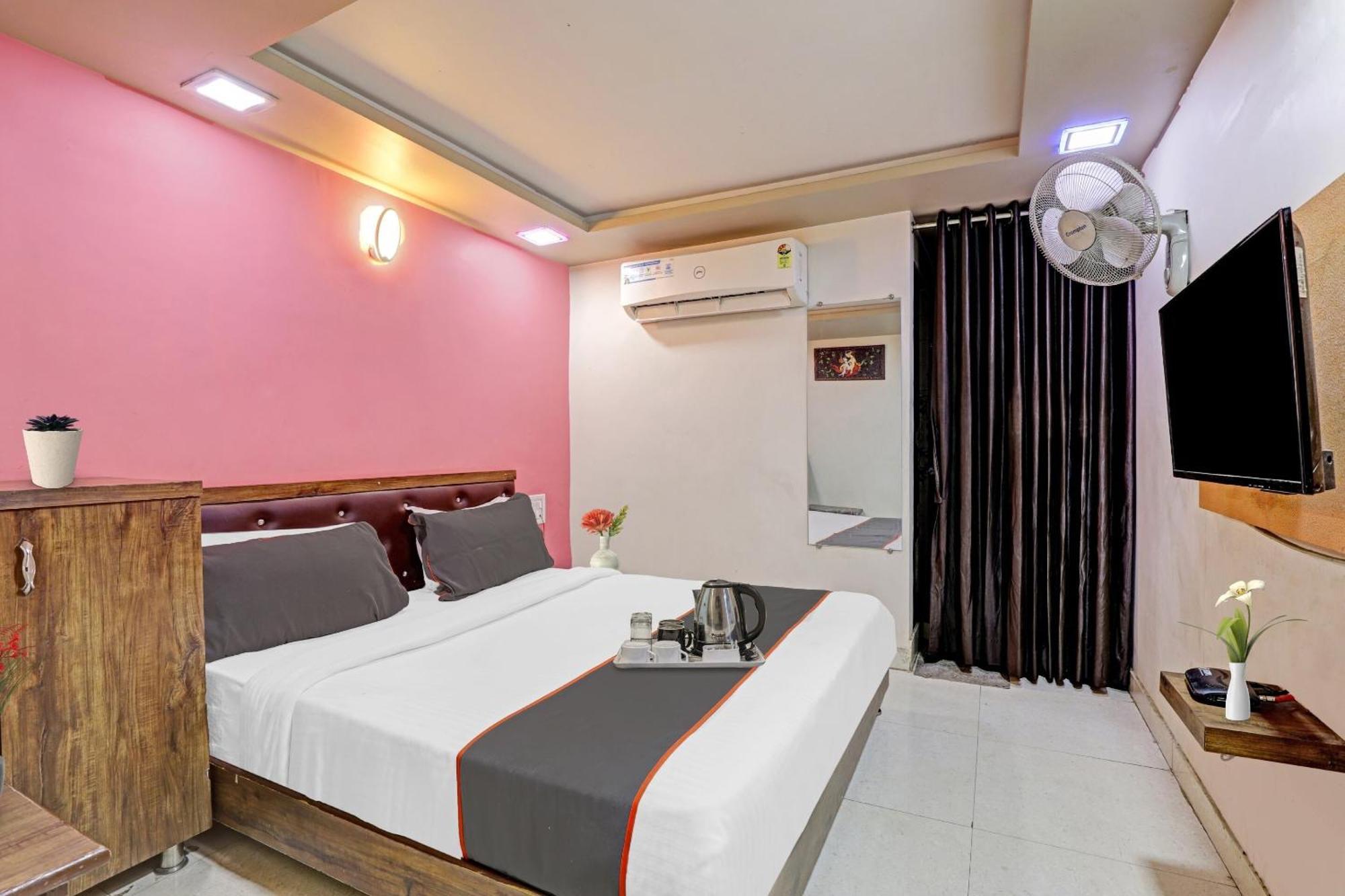 Hotel O Royal Ahmedabad Eksteriør billede