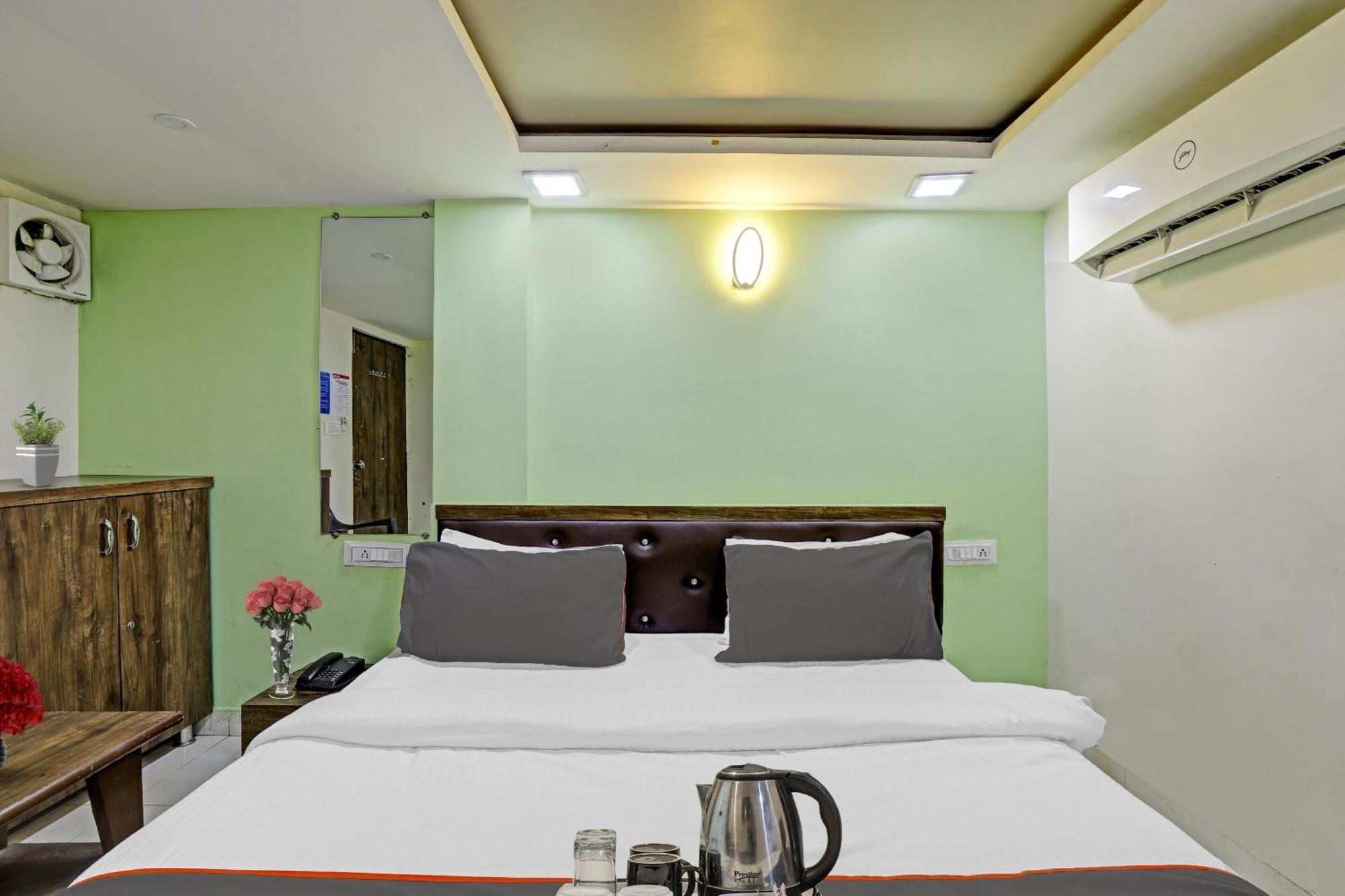 Hotel O Royal Ahmedabad Eksteriør billede