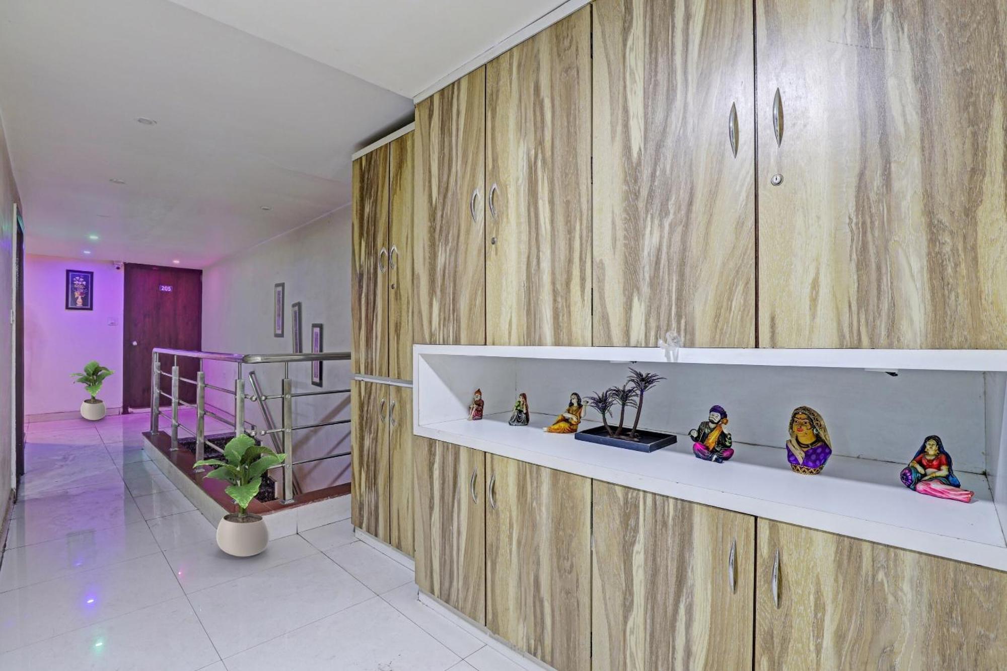 Hotel O Royal Ahmedabad Eksteriør billede